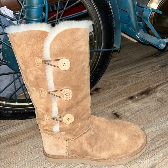 UGG Chestnut Brown Bailey Button Triplet Shearling Lined Boots - Picture 2 of 2